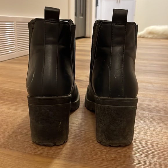 Black boots - Picture 3 of 3